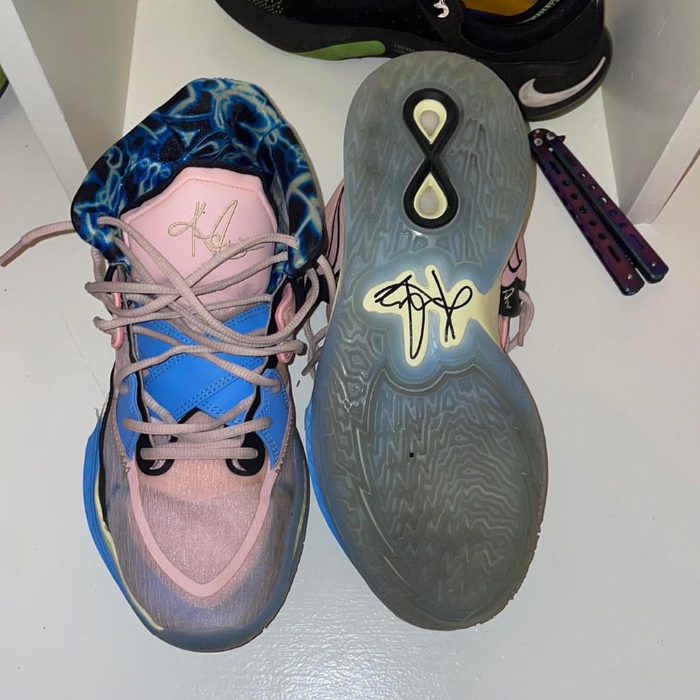 Kyrie 8 Valentine’s Day